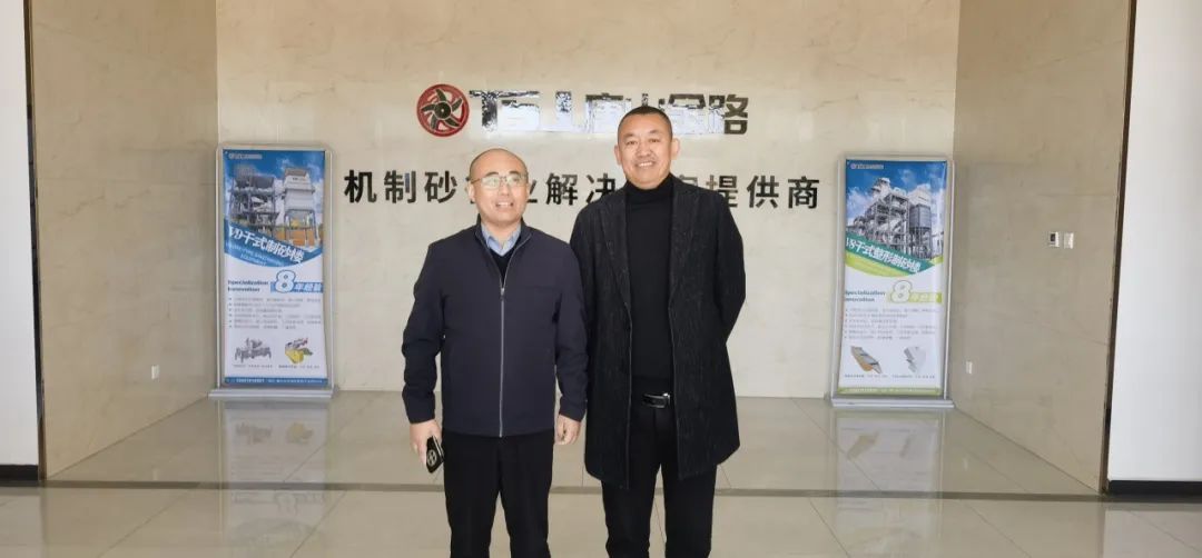 山東省砂石協(xié)會(huì )專(zhuān)職副秘書(shū)長(cháng)陳文蒞臨唐山金路，考察特細砂制砂樓