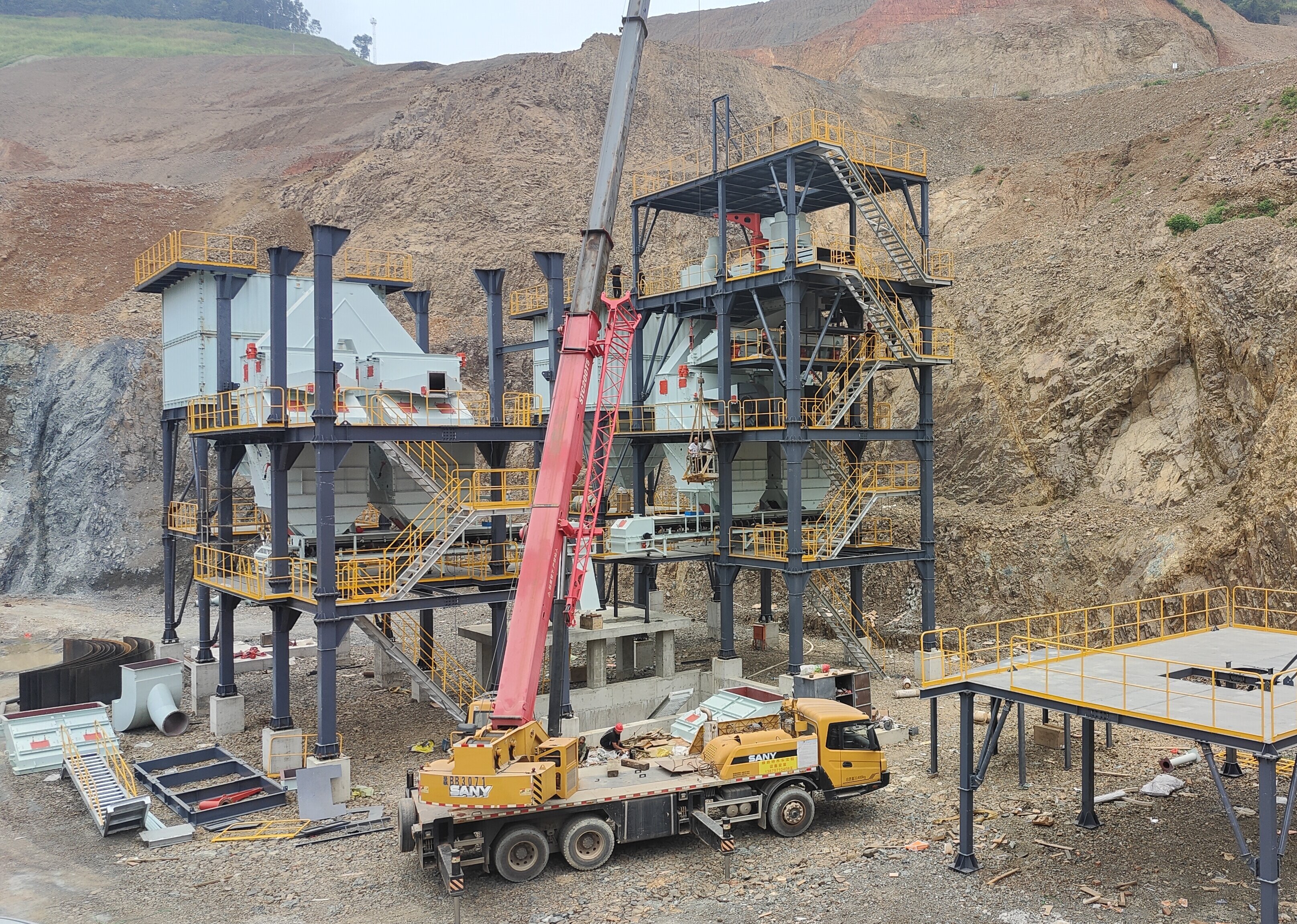 突破行業(yè)瓶頸！新型干法制砂樓實(shí)現(xiàn)配比可調(diào)、含粉率可控 引領(lǐng)綠色制砂新變革